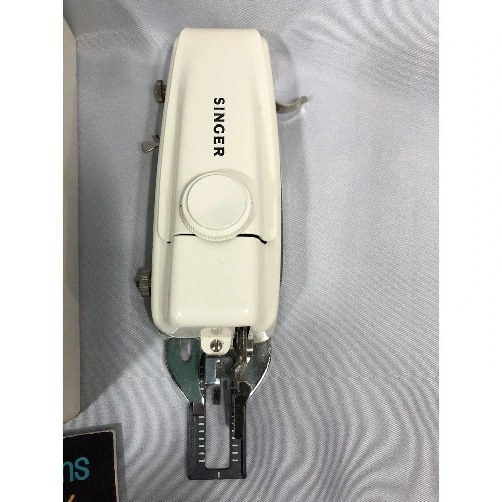 SINGER Professional Buttonholer for Slant Needle Zig-Zag Sewing Machines #102577